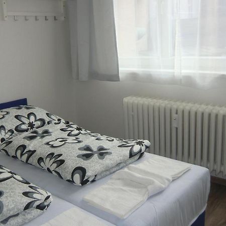 Hu Apartment Прага Екстериор снимка
