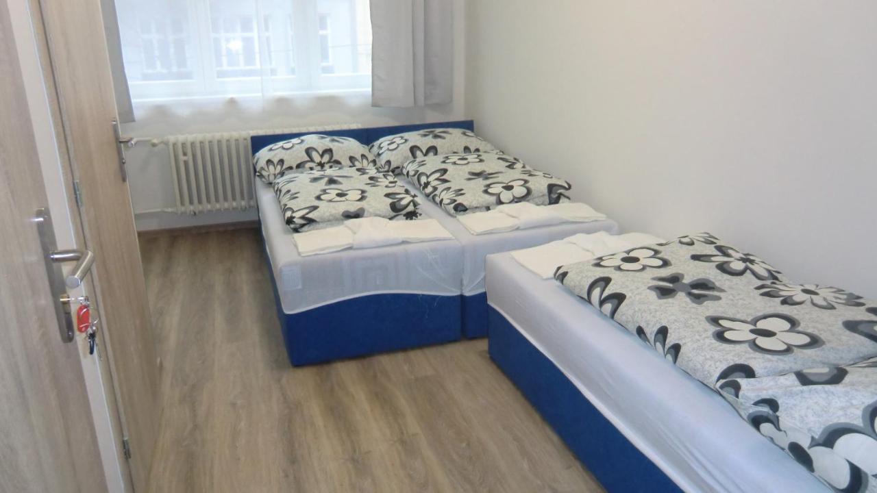Hu Apartment Прага Екстериор снимка