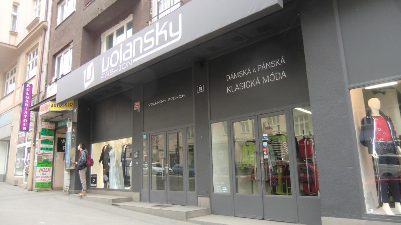 Hu Apartment Прага Екстериор снимка