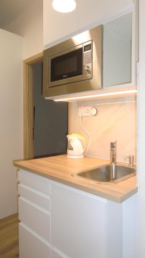 Hu Apartment Прага Екстериор снимка