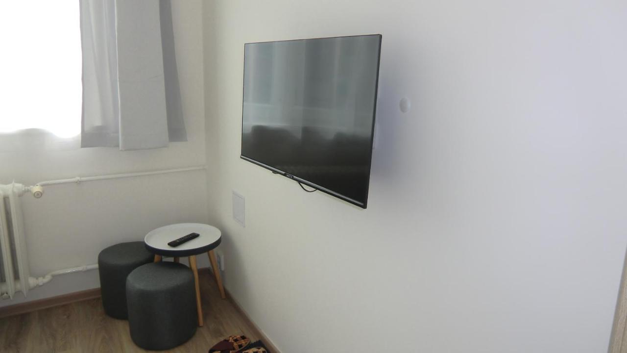 Hu Apartment Прага Екстериор снимка