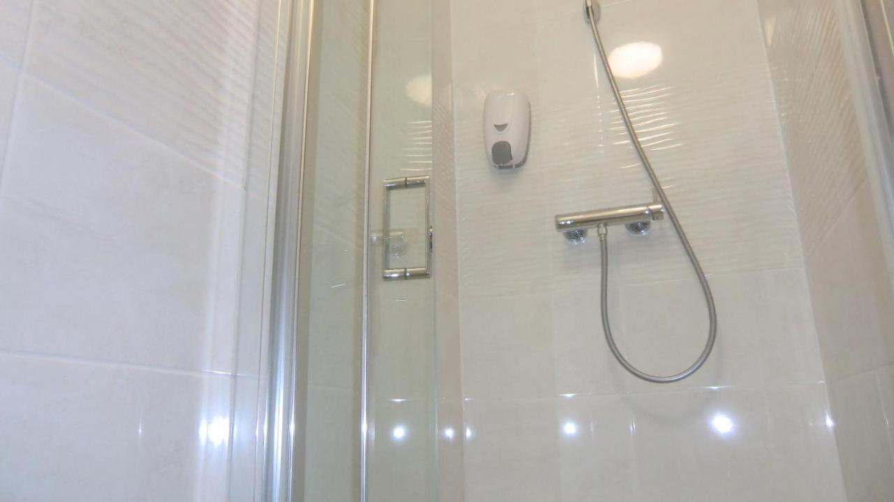 Hu Apartment Прага Екстериор снимка